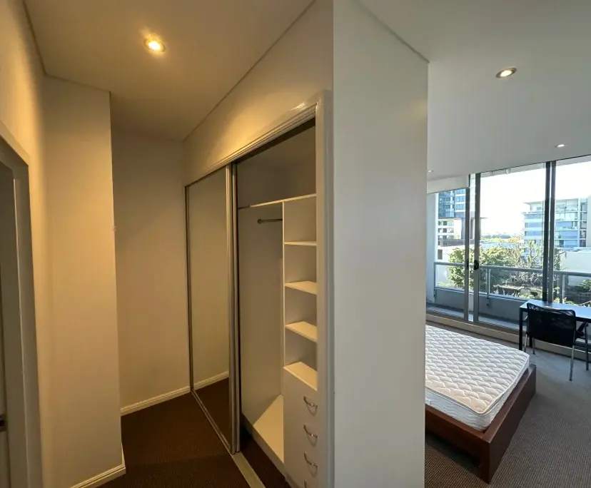 $400, Flatshare, 2 bathrooms, Rhodes NSW 2138