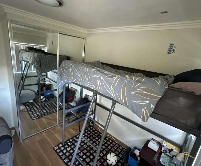 Unfurnished room in a flatshare