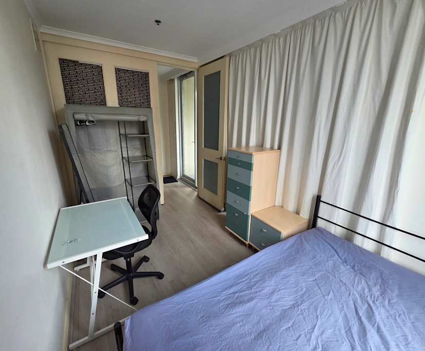 Furnished room in a flatshare