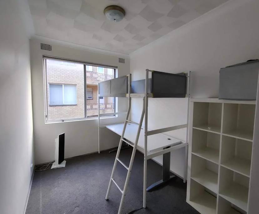 Furnished room in a flatshare