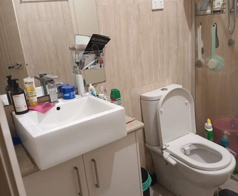 Unfurnished room in a flatshare