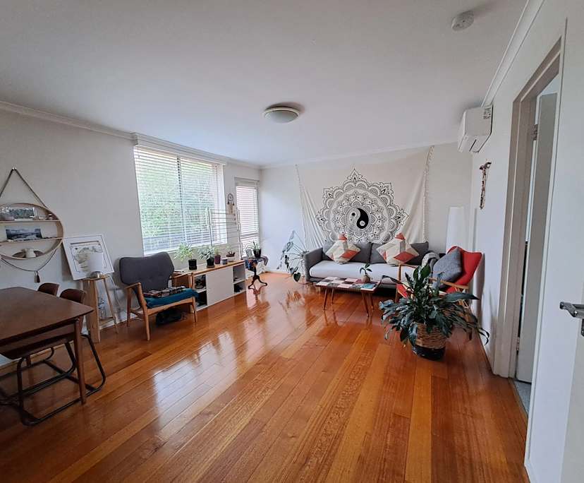 Furnished room in a flatshare
