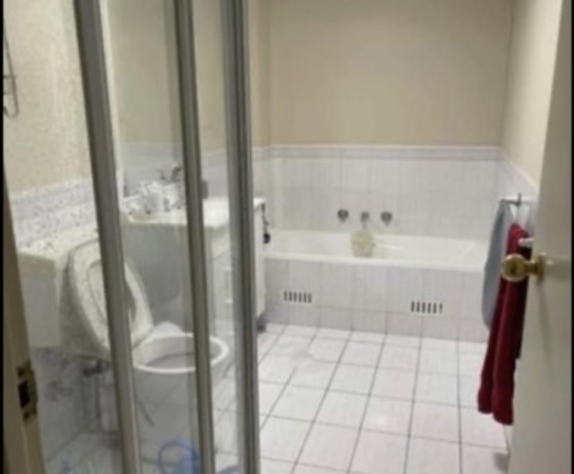 Unfurnished room in a flatshare