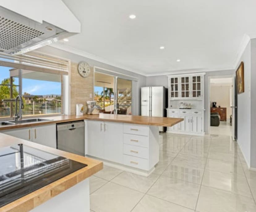 $350, Share-house, 5 bathrooms, Benowa QLD 4217