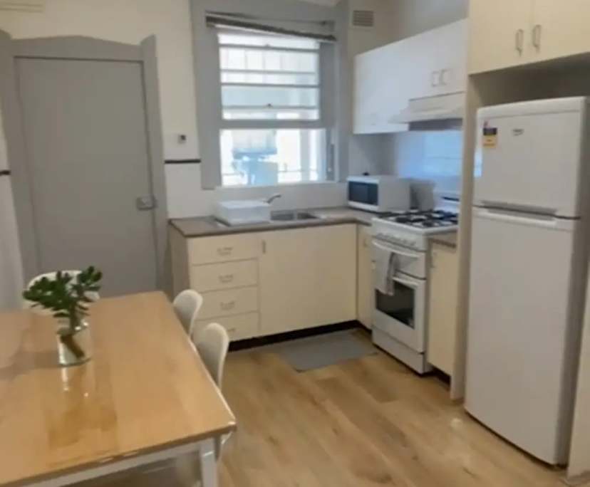 Furnished room in a flatshare