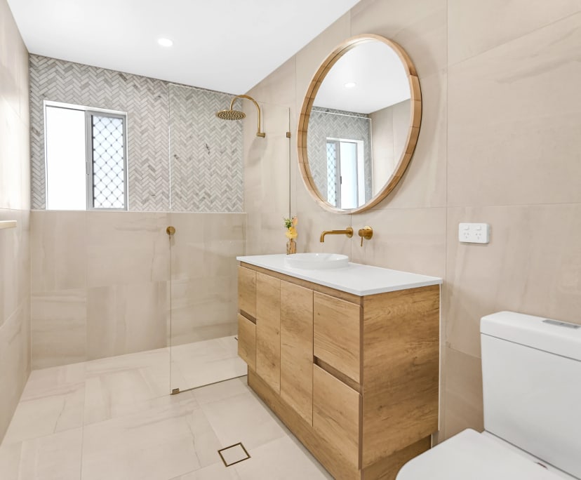 $350, Share-house, 4 bathrooms, Labrador QLD 4215