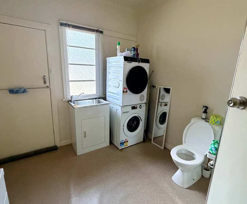 $250, Share-house, 3 bathrooms, Golden Square VIC 3555
