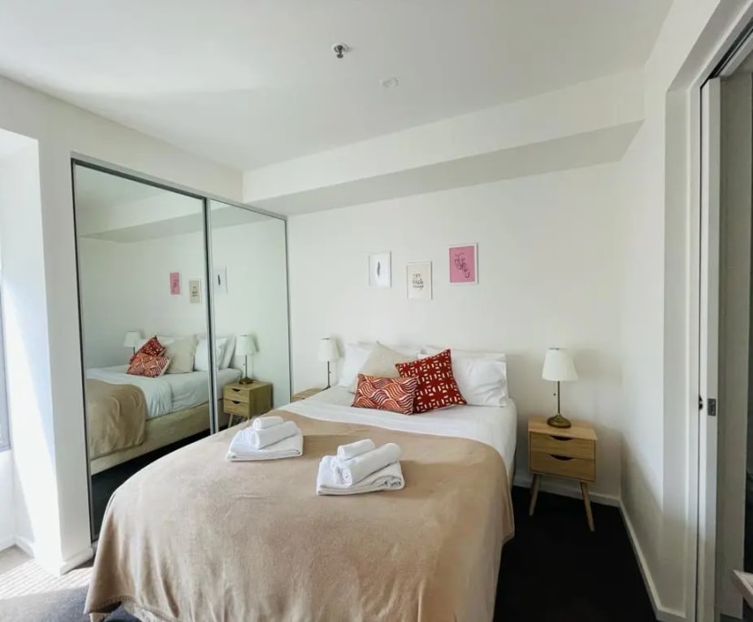 $950, Whole-property, 2 bathrooms, St Kilda VIC 3182
