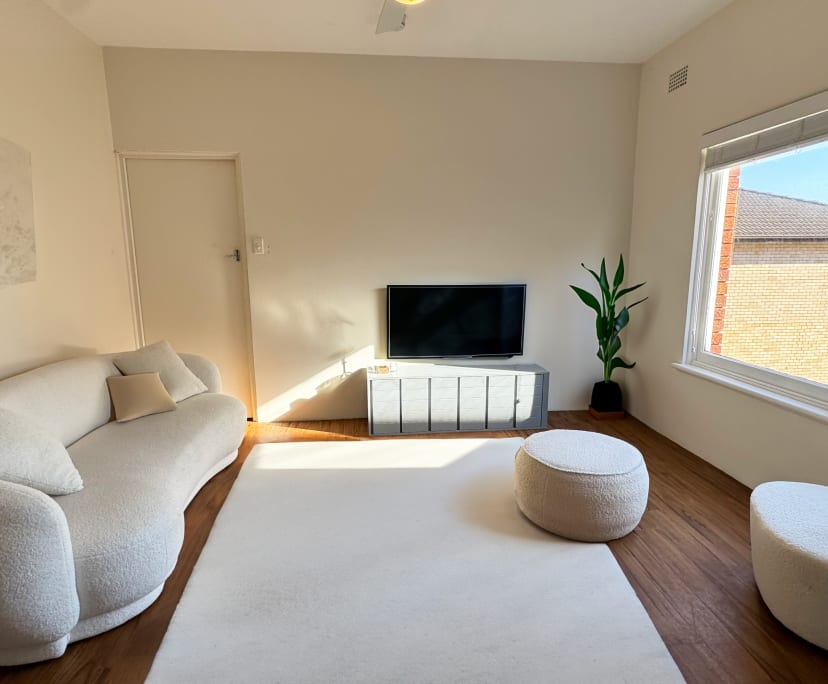 Furnished room in a flatshare