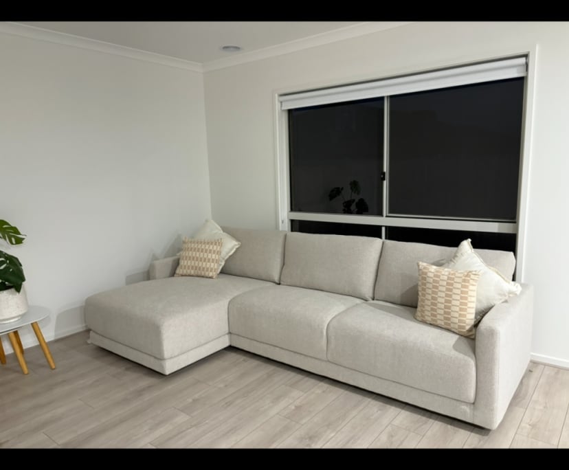 Unfurnished room with own bathroom