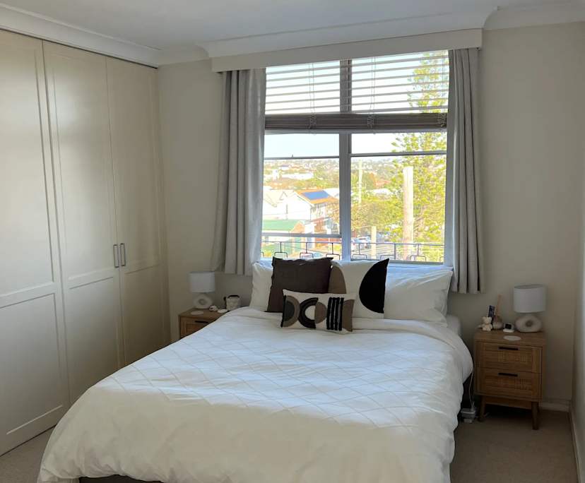 Furnished room in a flatshare