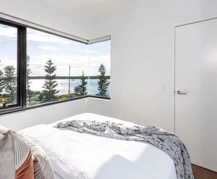 $420, Flatshare, 2 bathrooms, Labrador QLD 4215