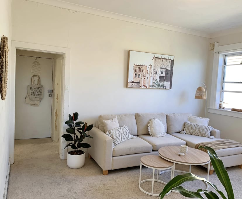 Furnished room in a flatshare