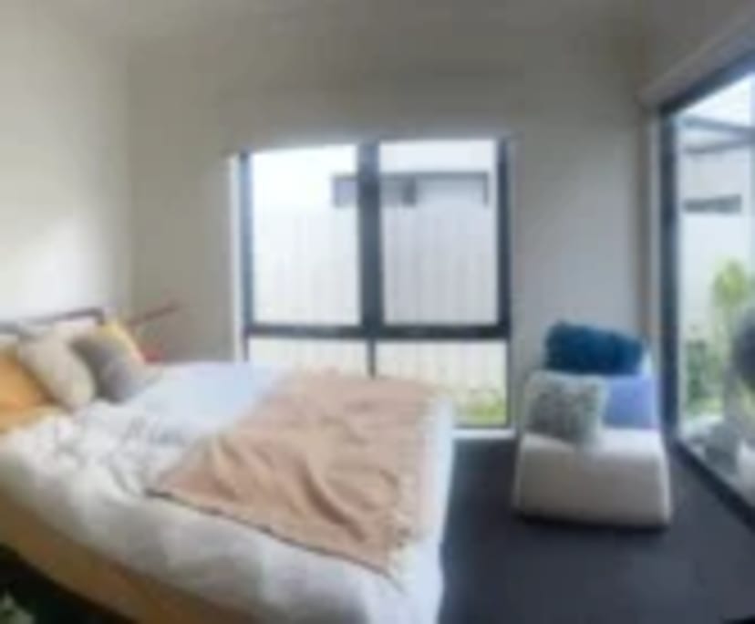 Furnished room with ensuite in a flatshare