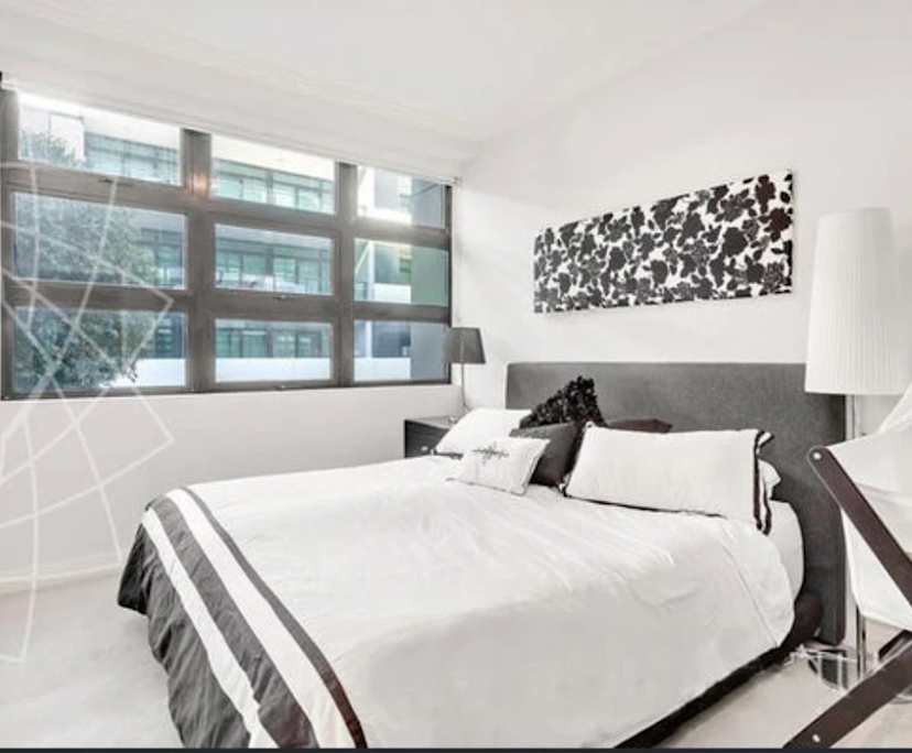 Furnished room with ensuite in a flatshare