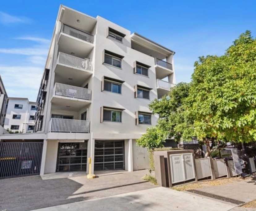 Unfurnished room with own bathroom
