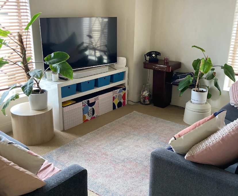 Furnished room with ensuite in a flatshare
