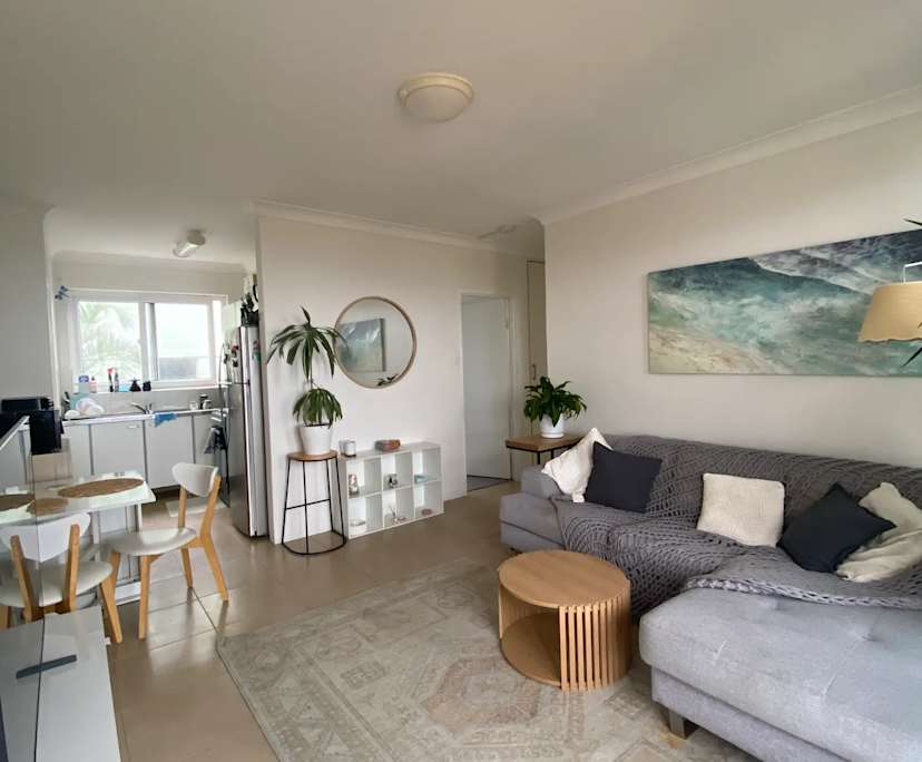Furnished room in a flatshare