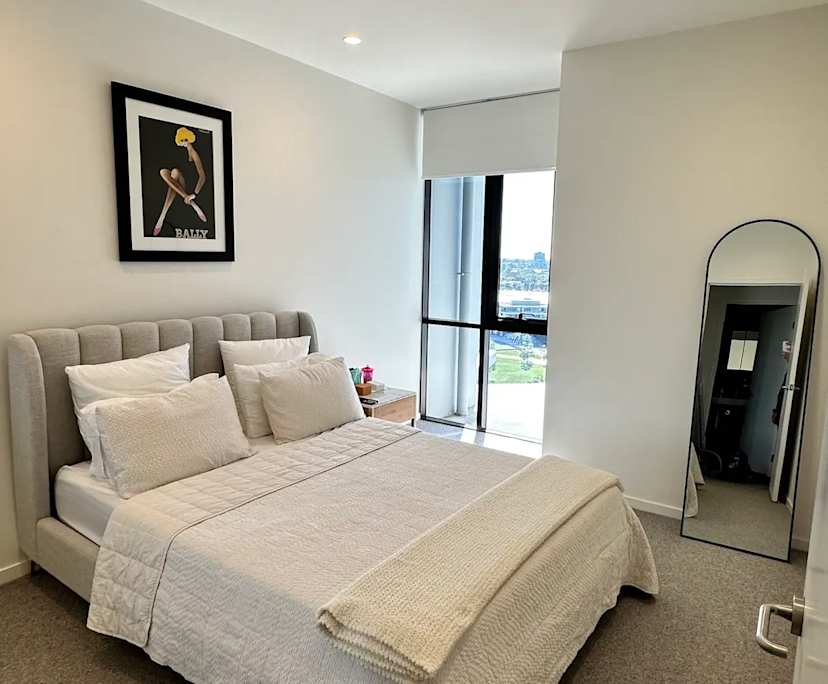 Unfurnished room with own bathroom