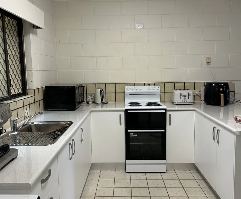 $250, Share-house, 3 bathrooms, Holloways Beach QLD 4878