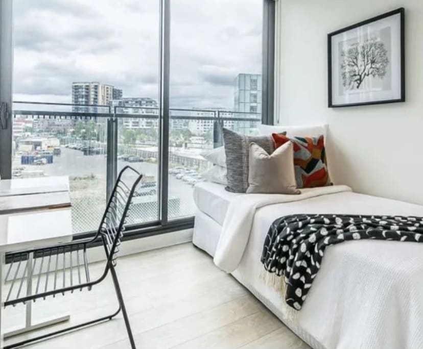 Furnished room in a flatshare