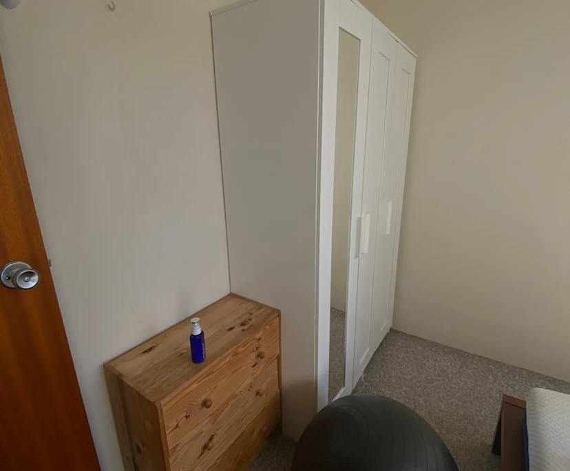 Furnished room in a flatshare
