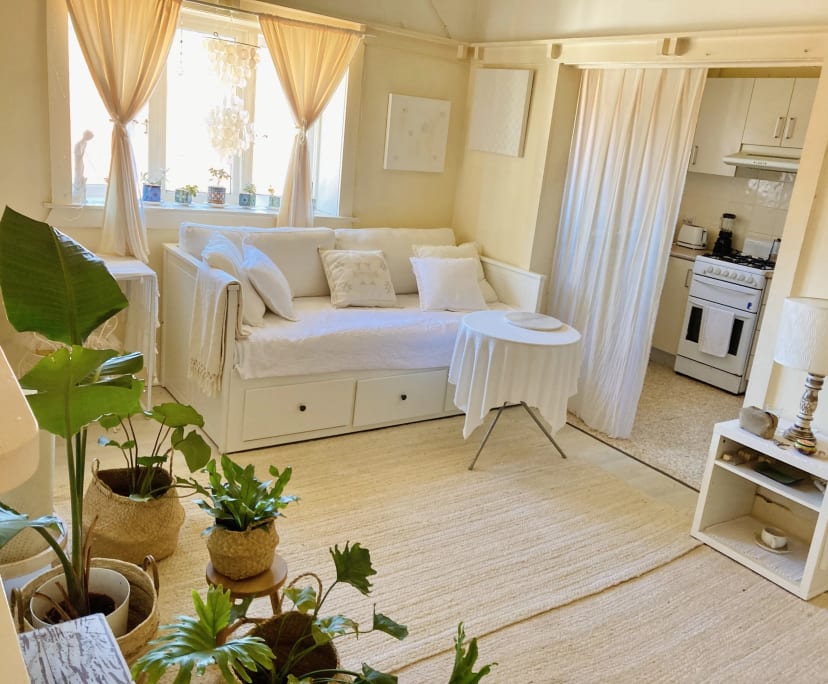 Furnished room in a flatshare