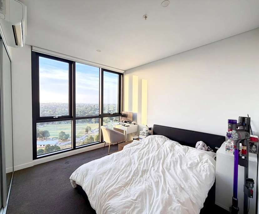 Furnished room with ensuite in a flatshare