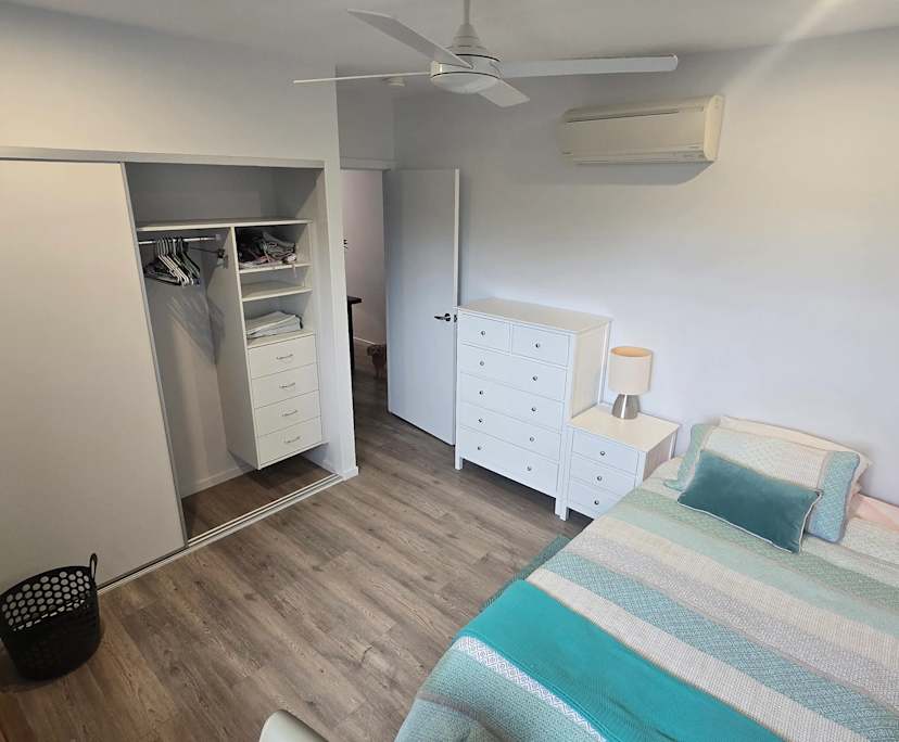 Furnished room in a flatshare