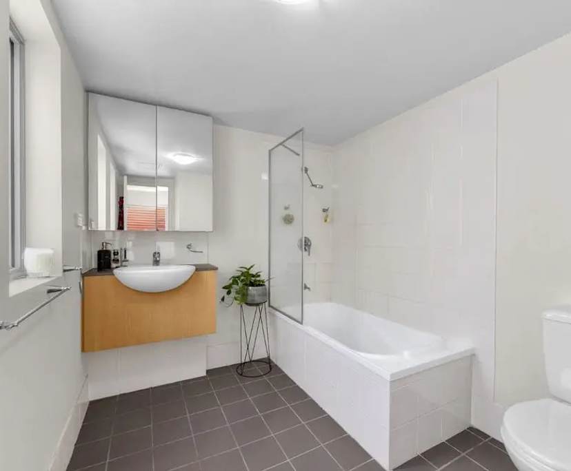 Furnished room with own bathroom