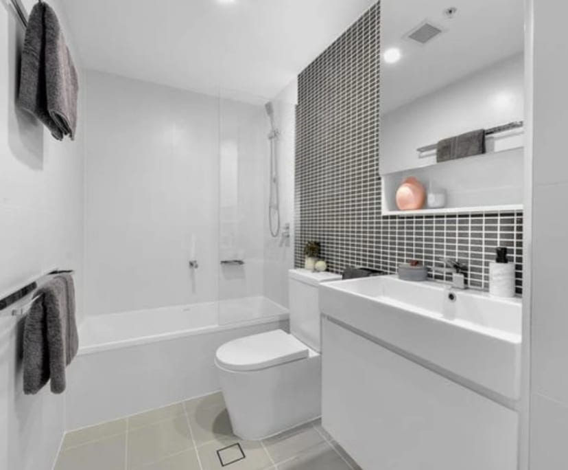 $250, Flatshare, 3 bathrooms, Albion QLD 4010