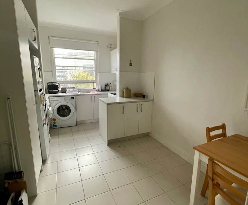 Furnished room in a flatshare