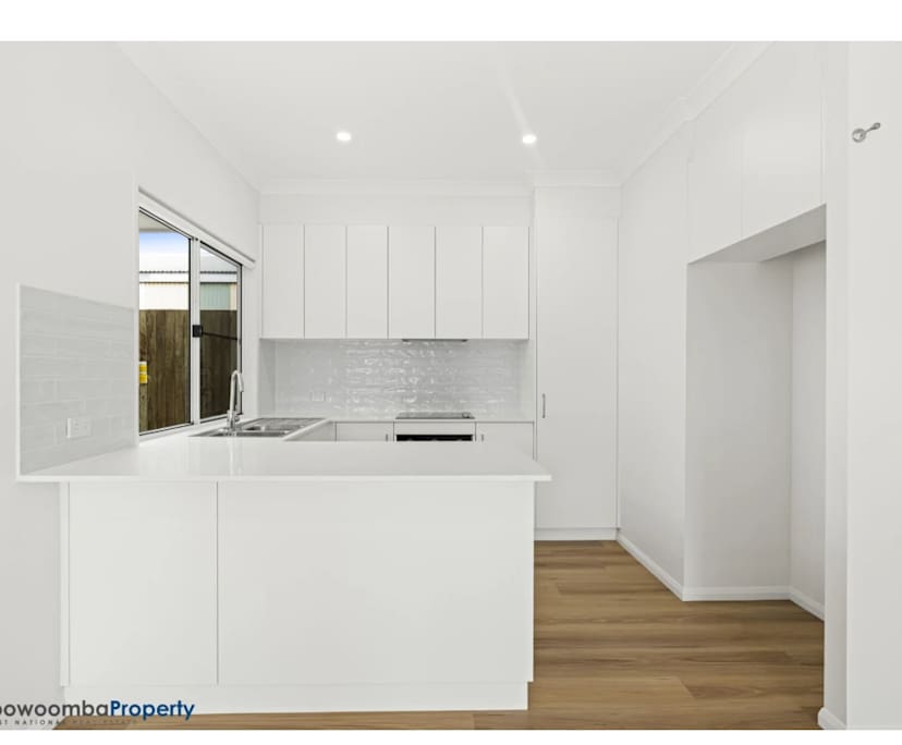 $240, Share-house, 3 bathrooms, Wilsonton QLD 4350