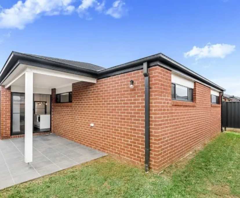 $225-275, Share-house, 3 rooms, Melton South VIC 3338, Melton South VIC 3338
