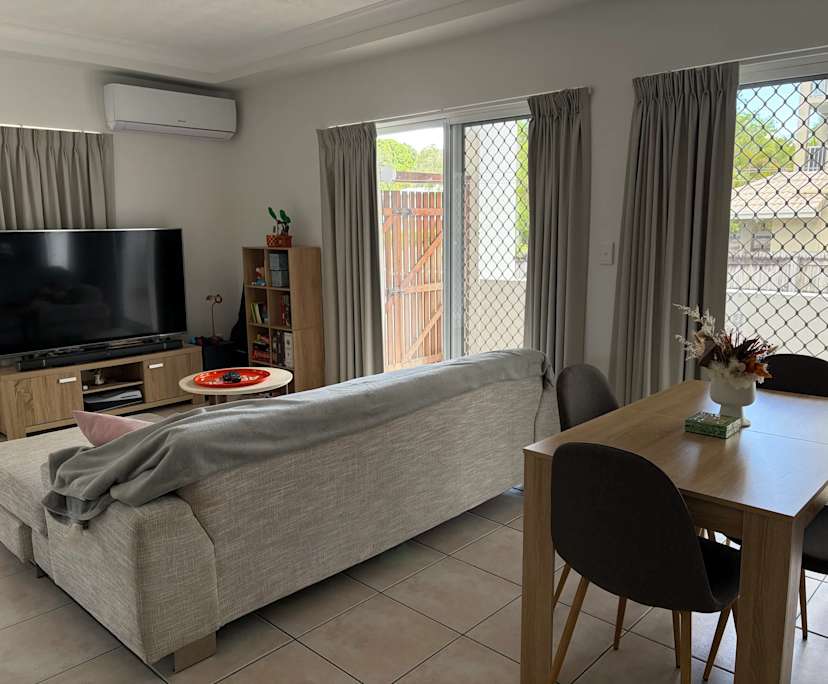 $300, Flatshare, 2 bathrooms, Labrador QLD 4215