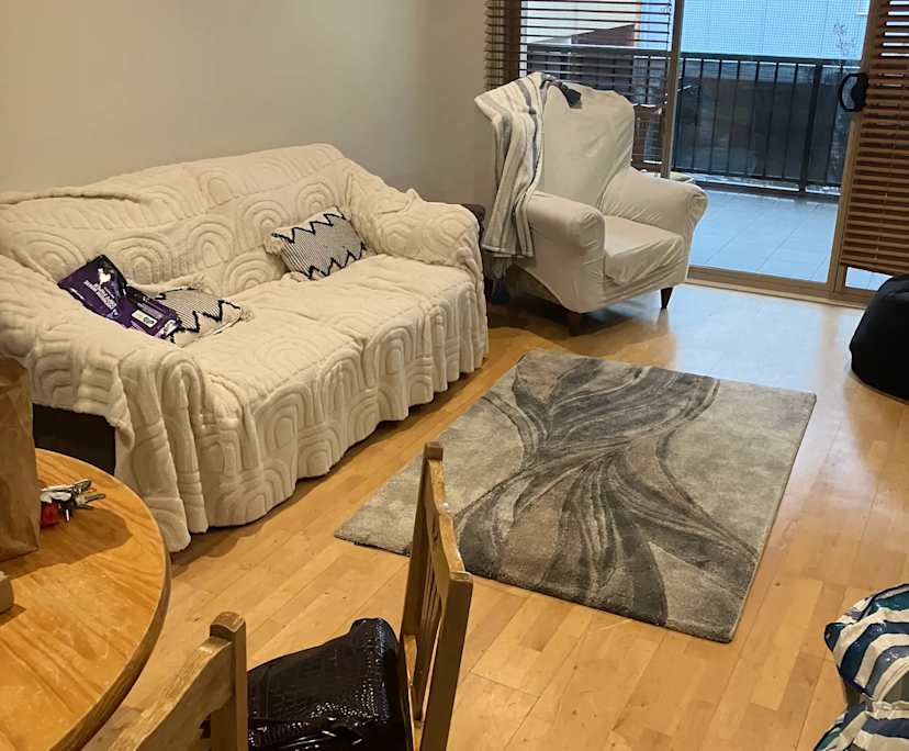 Furnished room in a flatshare