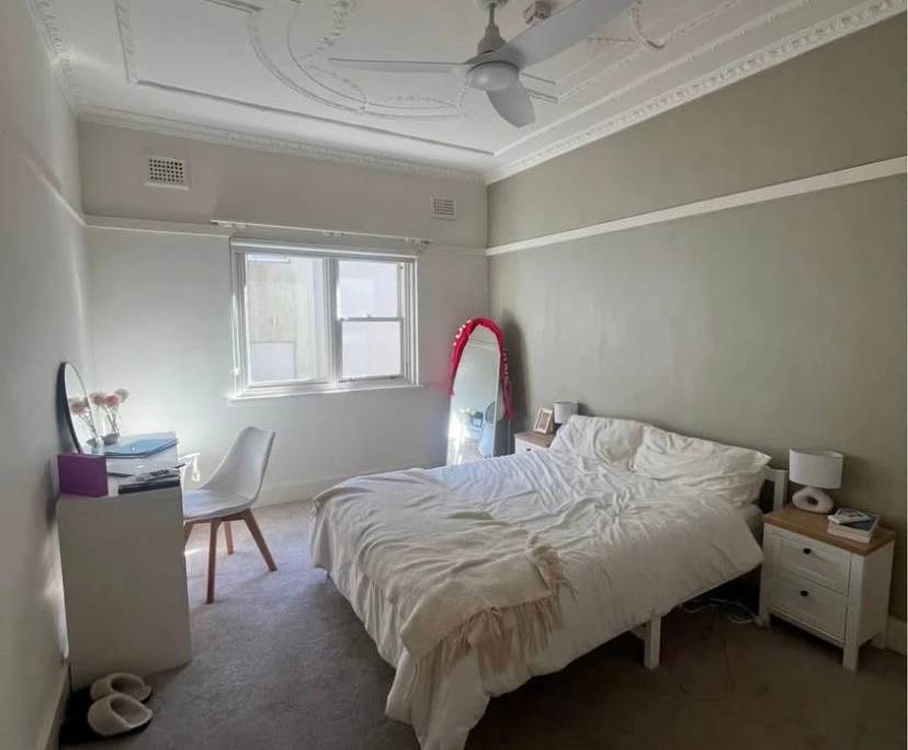 Furnished room in a flatshare