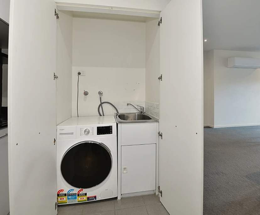 $845, 1-bed, 1 bathroom, Melbourne VIC 3000