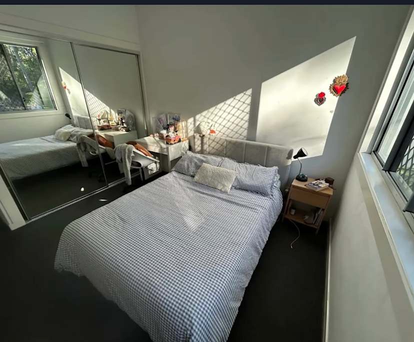 Room in a share house