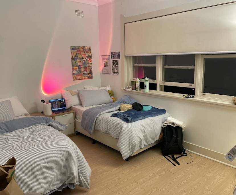 Furnished room in a flatshare