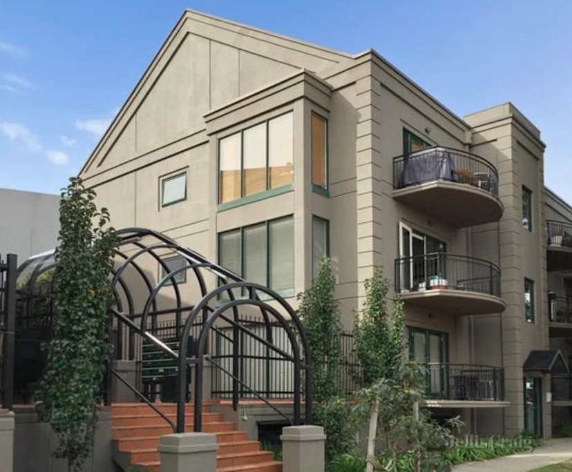 Unfurnished room in a flatshare