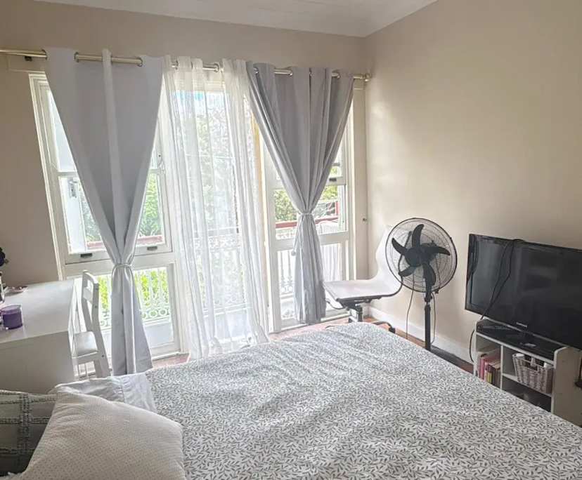 Furnished room in a flatshare