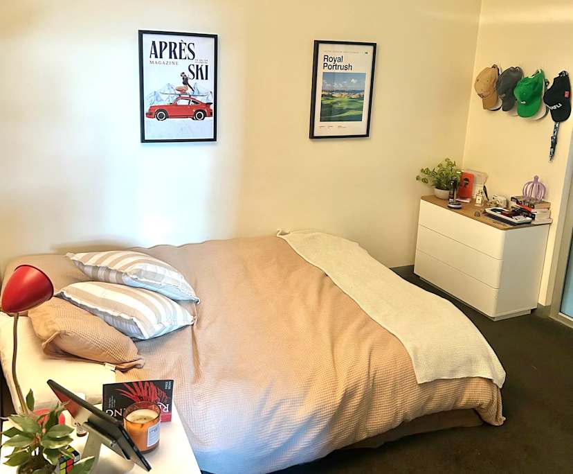 Furnished room in a flatshare