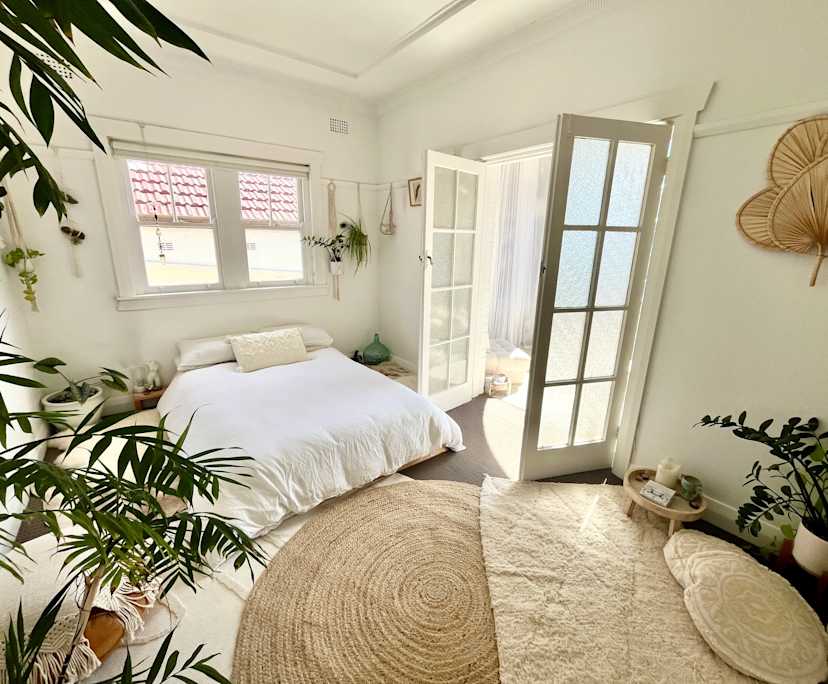 Furnished room in a flatshare