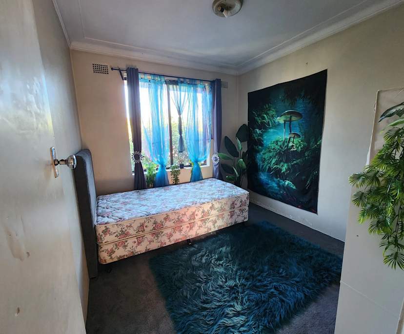 Furnished room in a flatshare
