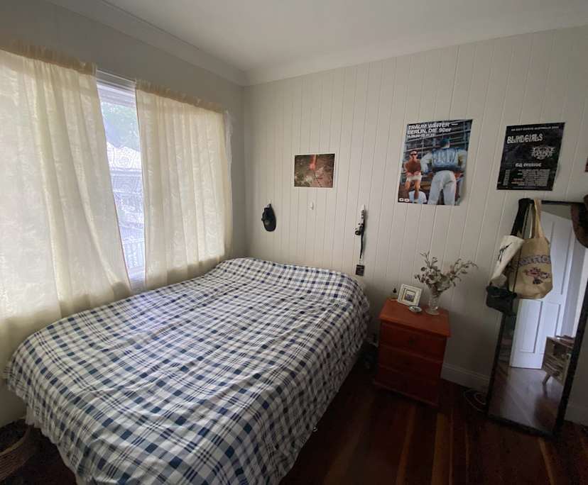 Room in a share house
