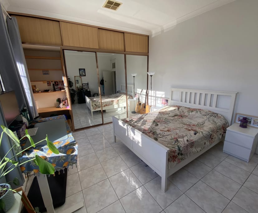 Furnished room in a flatshare