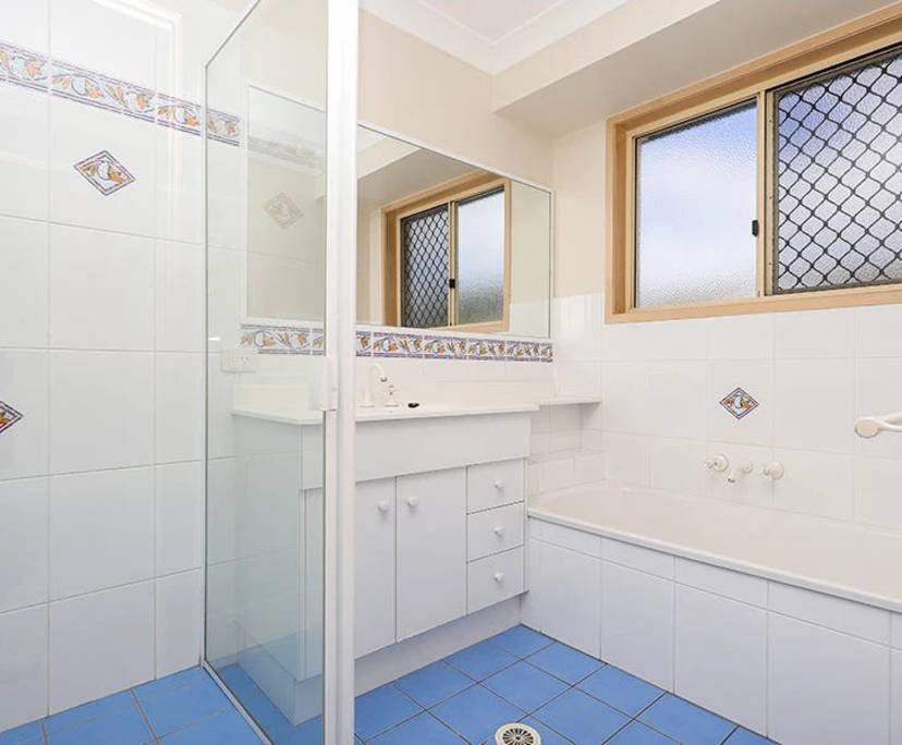Whole property with 2 rooms for rent
