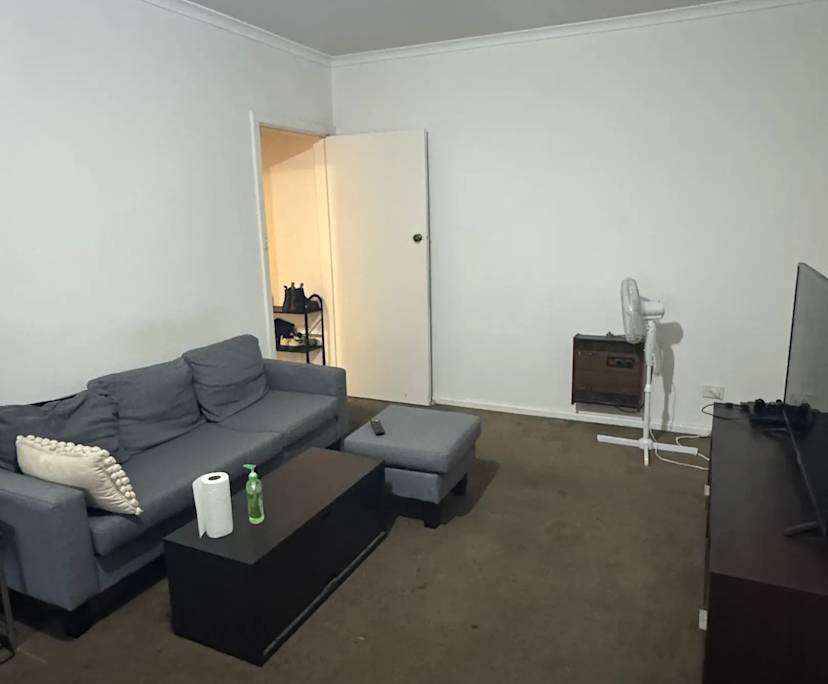 Furnished room in a flatshare