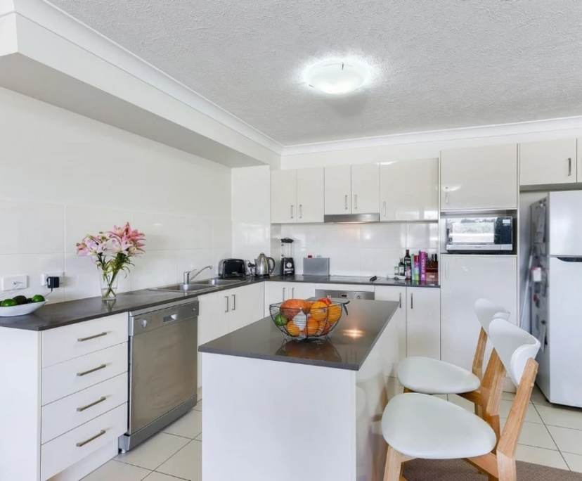 Furnished room with ensuite in a flatshare